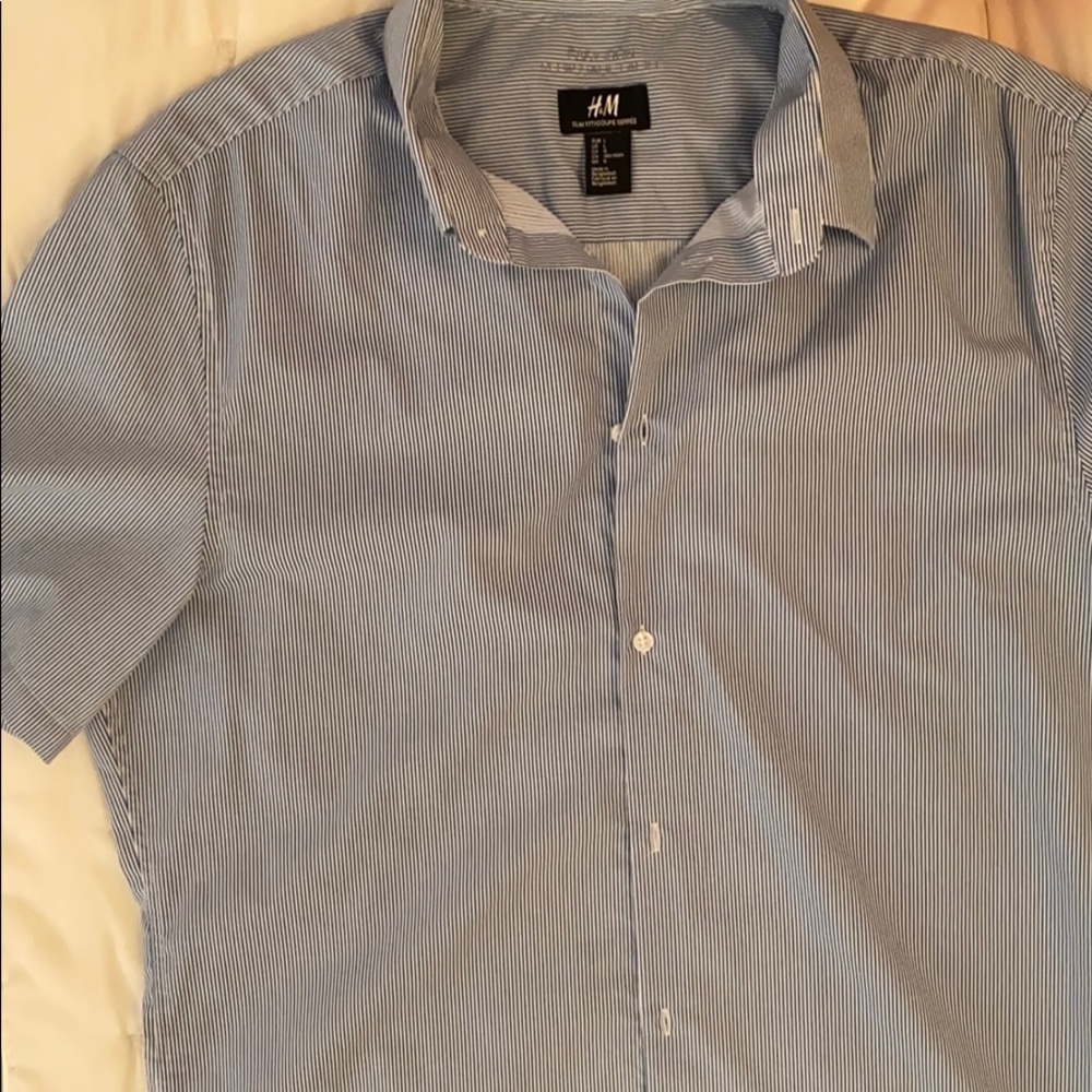 H&M button down short sleeve shirt